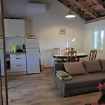 Mareta - In A Stone House * 塞利讷