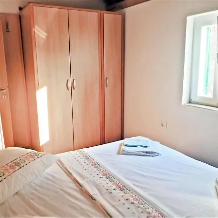 Mareta - In A Stone House *