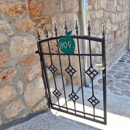 Appartamento Mareta - In A Stone House