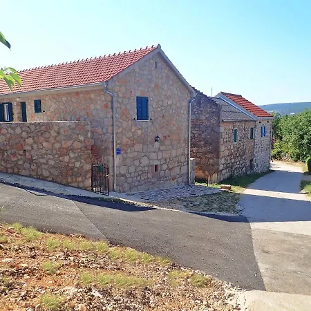 Mareta - In A Stone House *