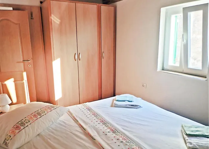 Mareta - In A Stone House *